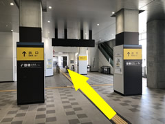 衣摺加美北駅の出口の写真1